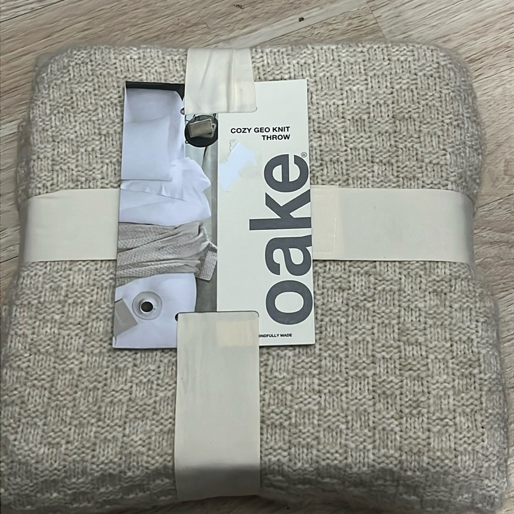 OAKE Cozy Geo Knit Throw, 50" x 70"